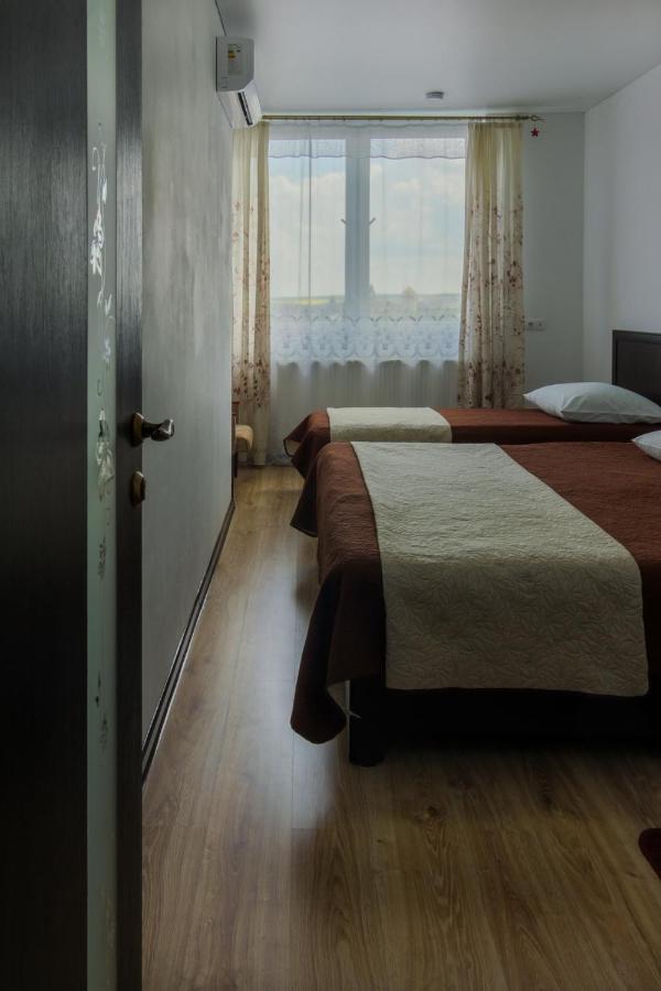 Rooms With Fortetsya View 2 卡缅涅茨-波多利斯基 外观 照片